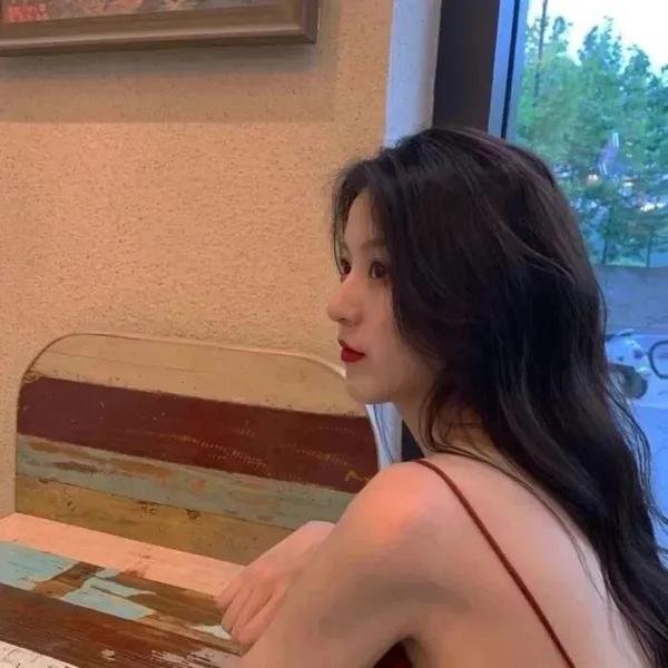 散去前尘踏春朝